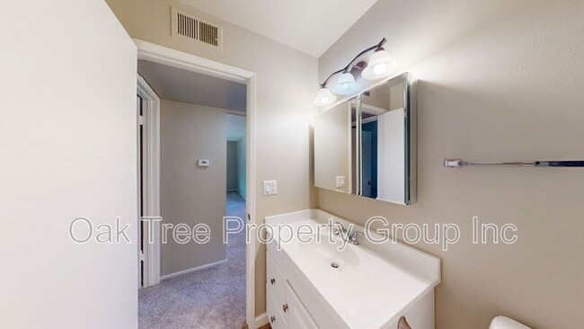 Building Photo - 1637 Catalina Ct