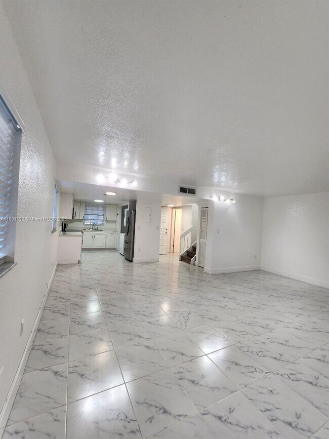 Building Photo - 5100 W 12th Ln