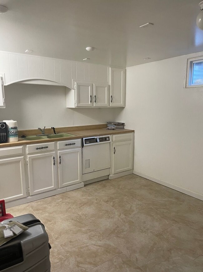 Building Photo - Newly Updated 6 Bedroom South Boulder Home