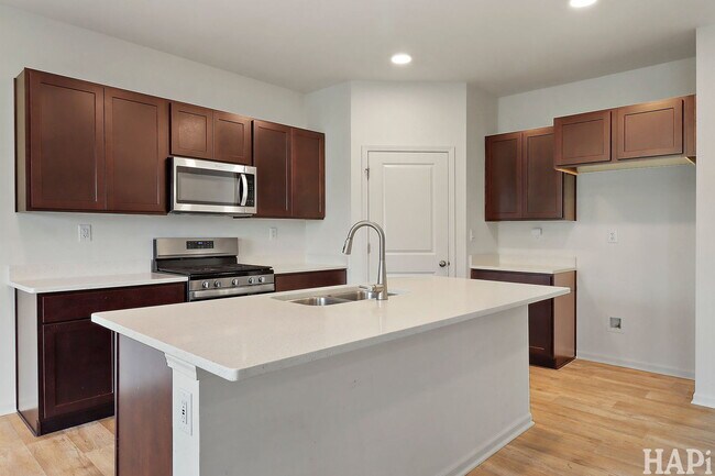 Building Photo - 2029 Magnolia Ln