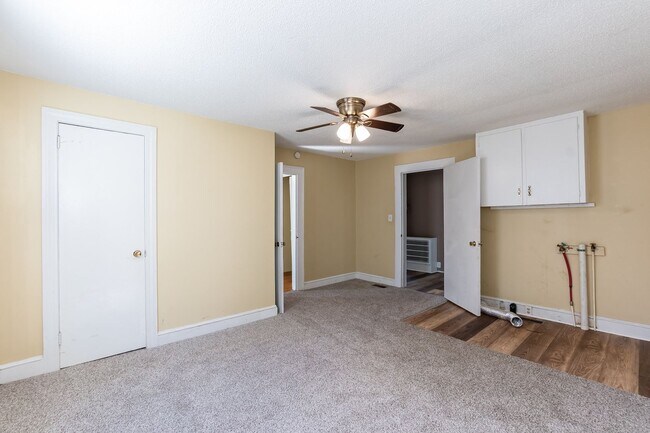 Building Photo - Four Bedroom Home!