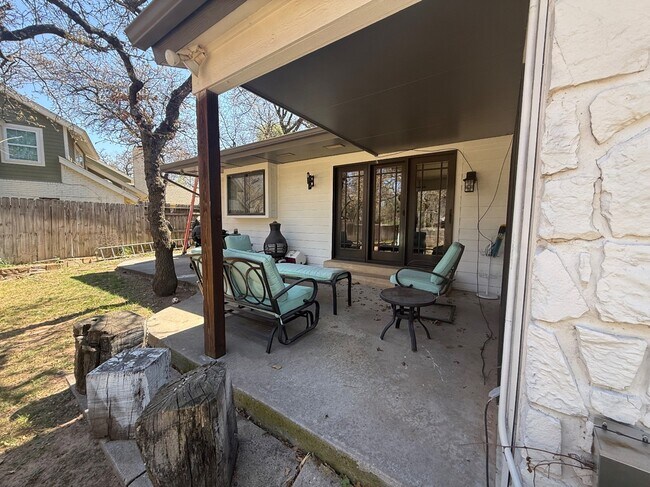 Building Photo - 1925 Bunting Ct