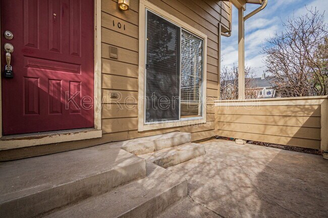 Building Photo - 1099 S Walden Way