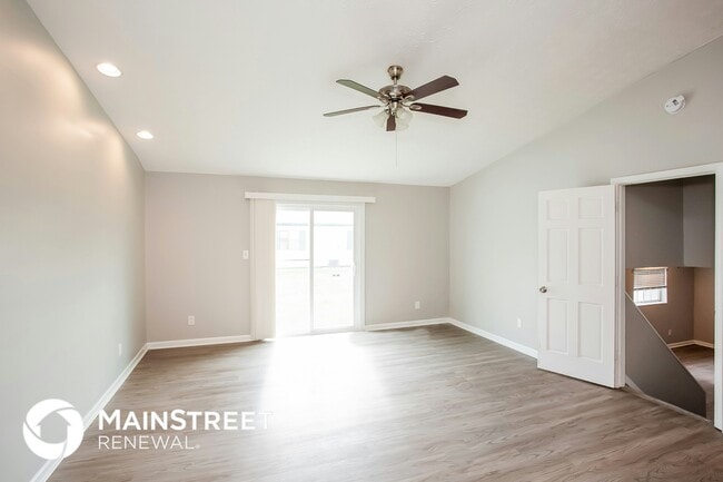 Building Photo - 607 Woods Crossing Dr