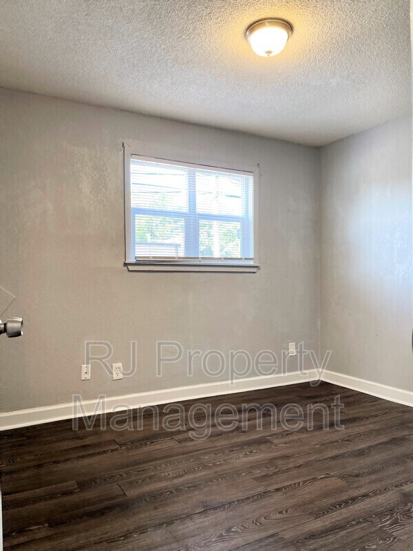 Building Photo - 1435 Court Ave