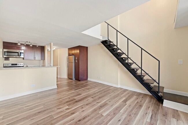 Building Photo - 1221 N Dearborn Pkwy