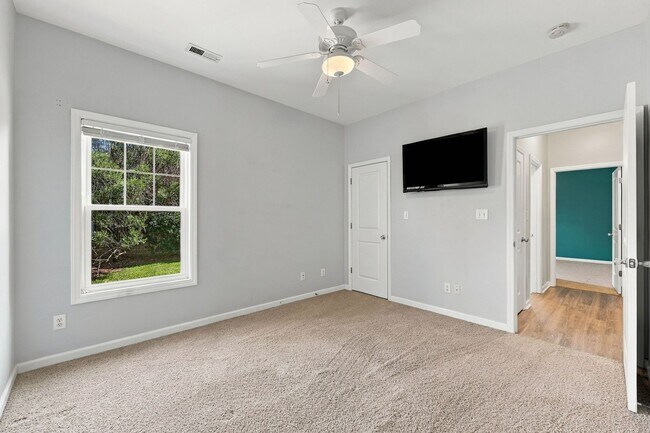 Building Photo - 257 Silver Creek Loop