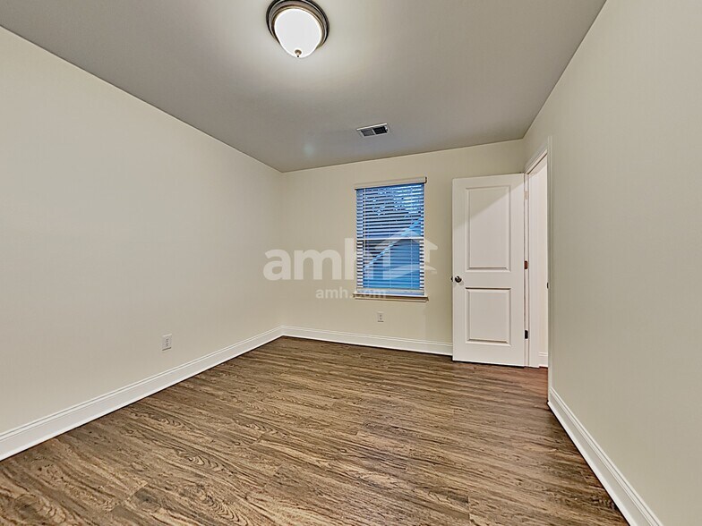 Building Photo - 121 Sweet Gum Dr