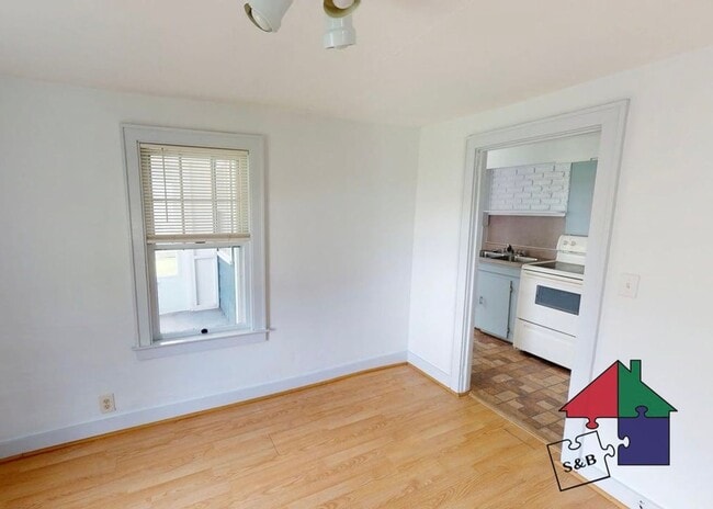 Building Photo - 858 S Barre Rd