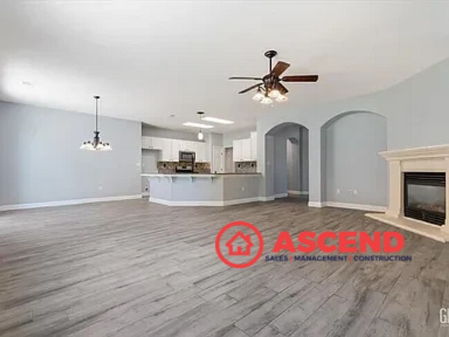 Building Photo - Stunning Home Home Off Jewetta Ave and Sno...