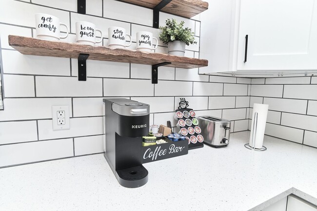 Building Photo - Fully Furnished 2BD Duplex in the Heart of downtown Indy!