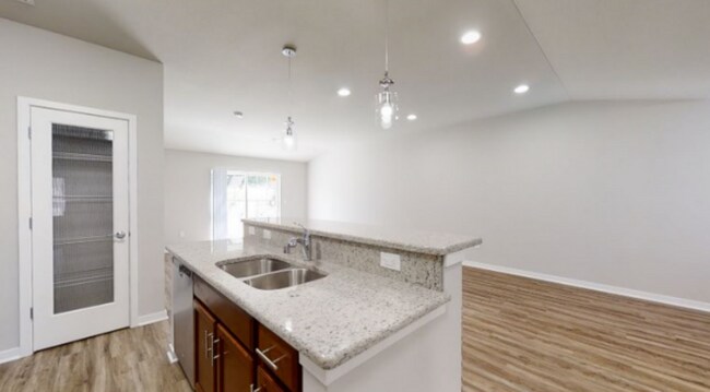 Building Photo - RENT SPECIAL - Upper 2 Bedroom 2 Bathroom Apartment is Available