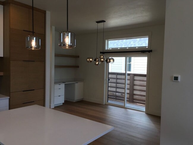 Building Photo - 145 W Heising Dr