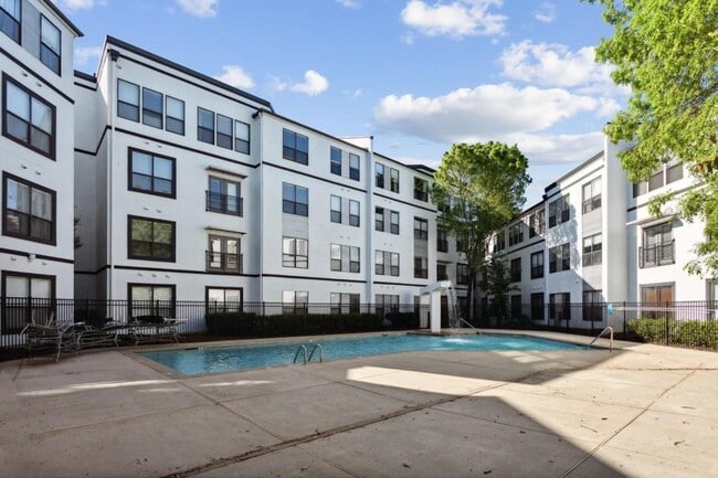 Building Photo - 821 Ralph McGill Blvd NE