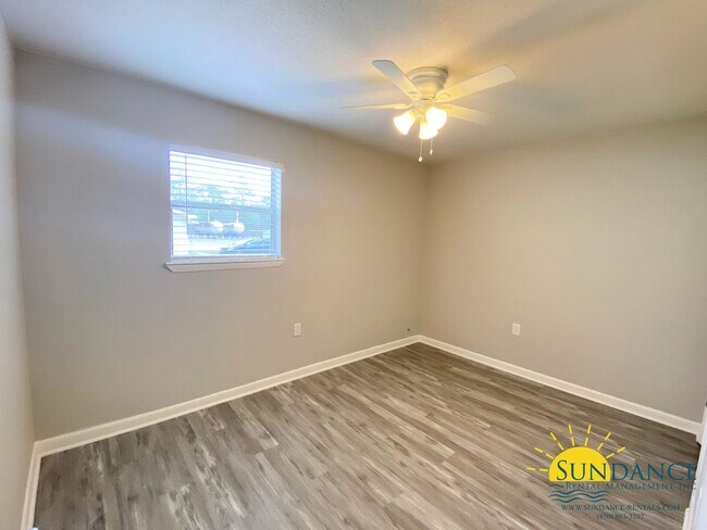 Building Photo - Great 2 Bedroom Unit in Fort Walton Beach!