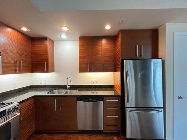 Building Photo - Modern Condo in NW District, Portland! On ...