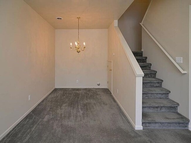 Building Photo - 2076 Cloverly Ln