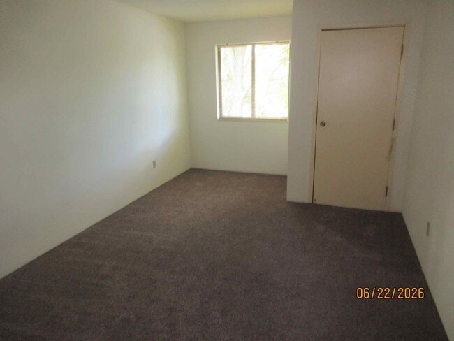 Building Photo - Upper 2 bedroom plus den in Germantown