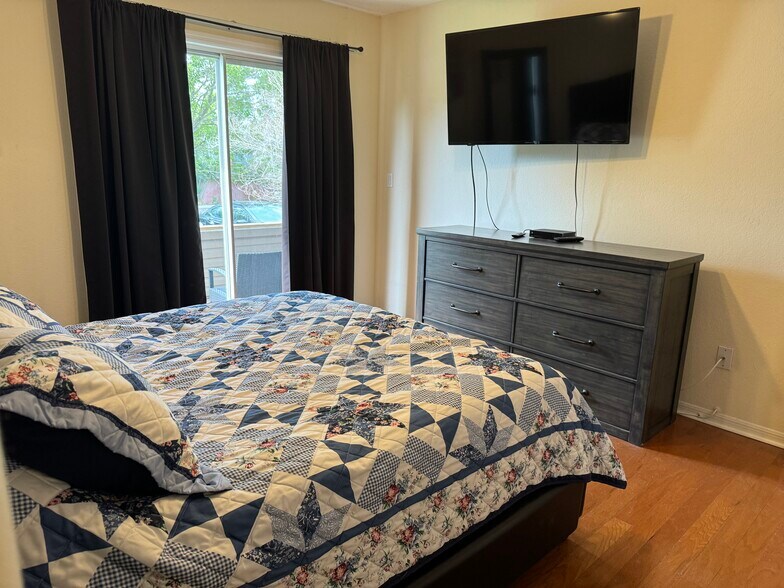 Building Photo - 10263 Gandy Blvd N