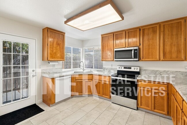 Building Photo - 3863 Olivebranch Ln
