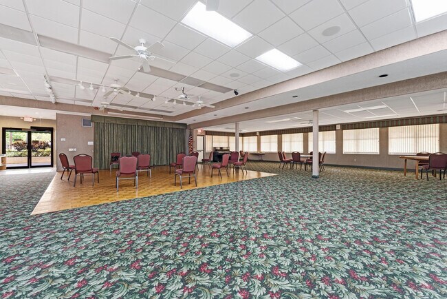 Building Photo - 7843 Willow Spring Dr