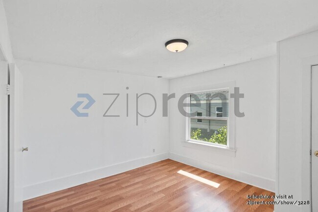 Building Photo - 928 60th St