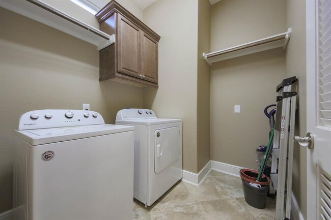 Building Photo - 24307 Mirandola Ln