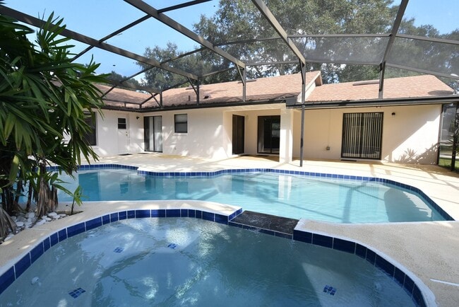 Building Photo - WINDERMERE 4br 2.5ba POOL HOME. Rent includes pool service!