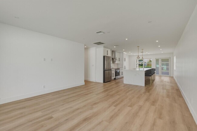 Building Photo - 461 SW 1st St