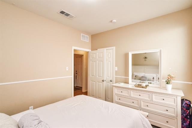 Building Photo - 1700 Bluebird Dr