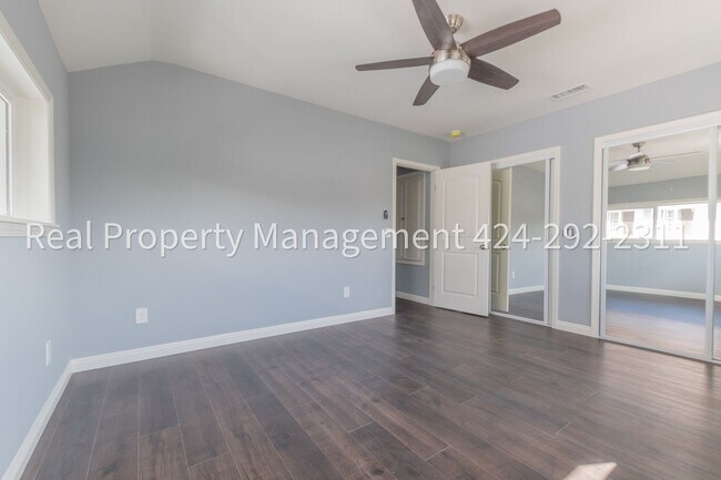 Building Photo - 1354 E 23rd St