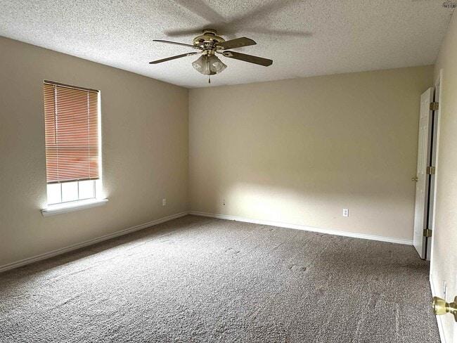 Building Photo - 4314 Grandview W