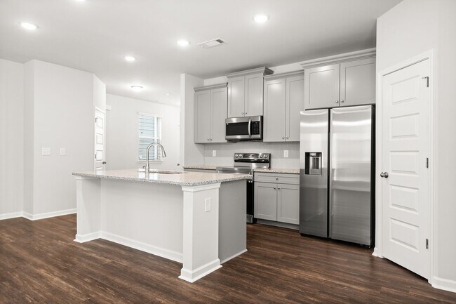 Building Photo - 4 Bed 2.5 Bath home in Gainesville! Retreat at Chicopee