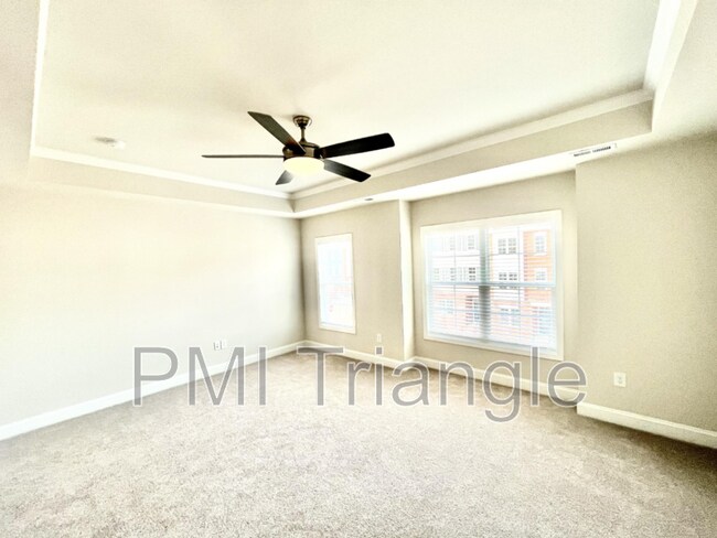 Building Photo - 606 Gtwy Xing Ln