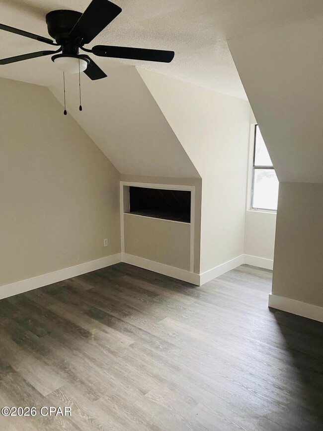 Building Photo - 1825 Watkins Ave