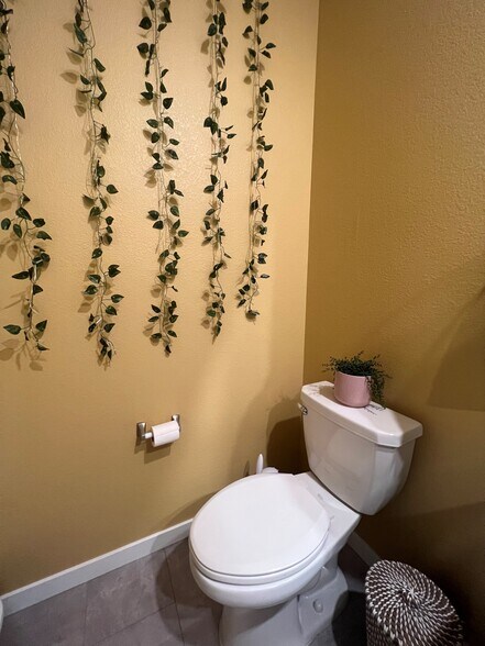 Building Photo - 7487 W Pacific Ln