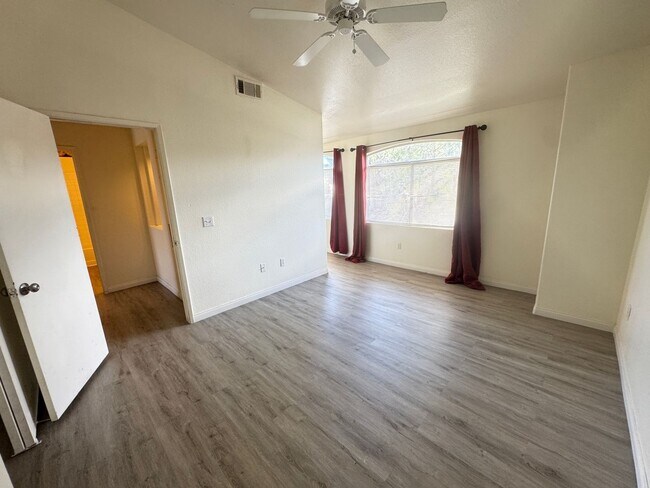 Building Photo - 5415 W Harmon Ave