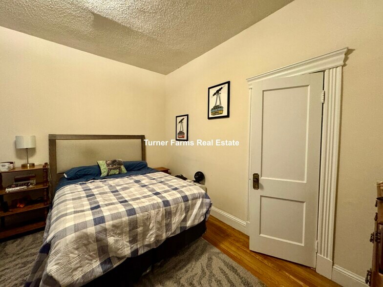 Building Photo - 397A Harvard St