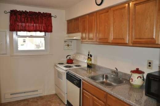 Building Photo - 33 Willow Dr