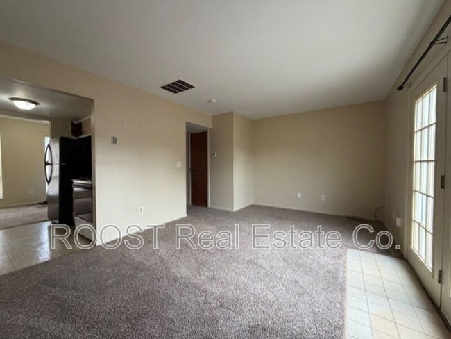 Building Photo - 6881-6887 Emerald Ave