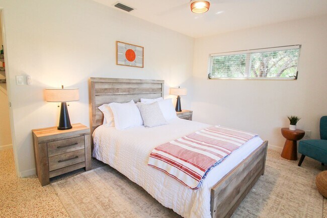 Building Photo - West of Trail Mid-Century Gem with New Designer Kitchen & Oversized Corner Lot