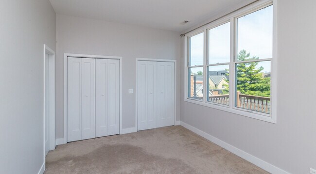 Building Photo - 2639 N Wayne Ave