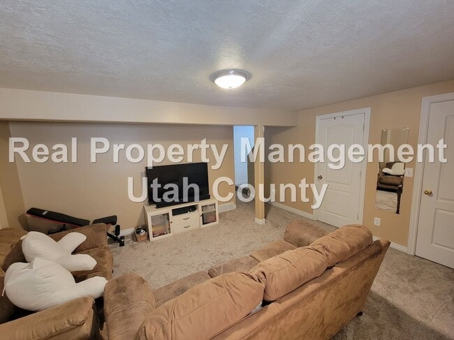 Building Photo - Eagle Mountain Townhouse