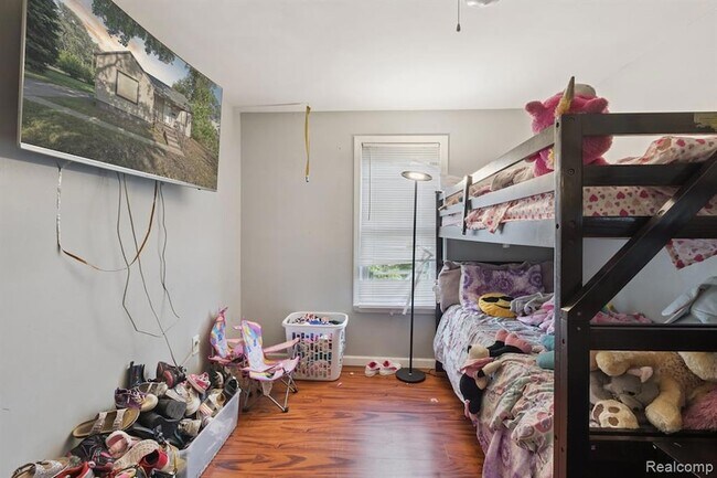 Building Photo - 5315 Edgewood St