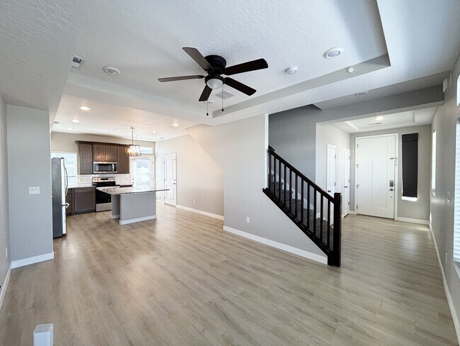 Building Photo - 153 E Brushy Canyon St