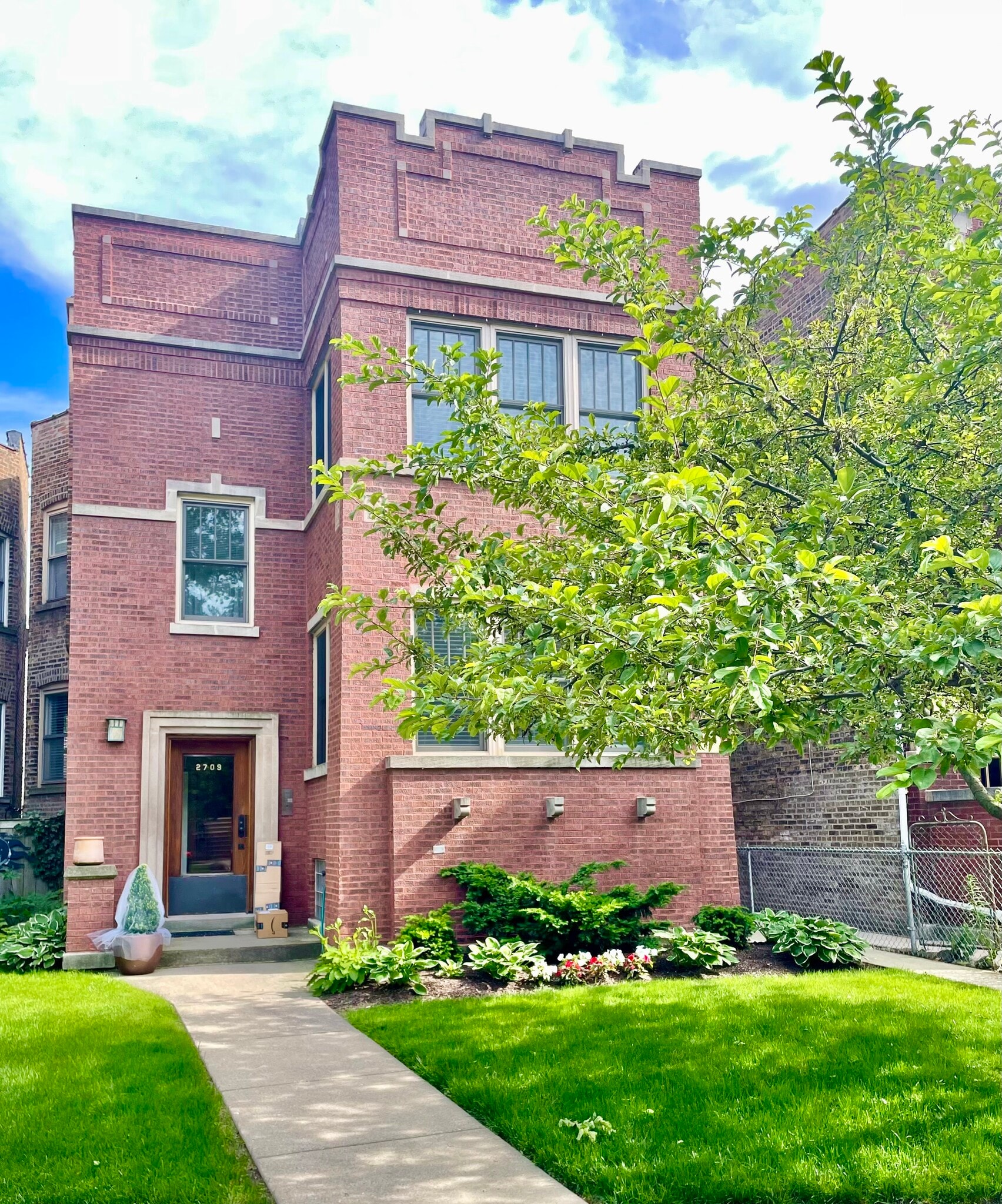Exterior - 2709 W Sunnyside Ave