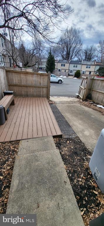 Building Photo - 327 James St