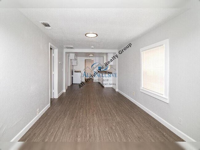 Building Photo - Great 3BD 2 BA home
