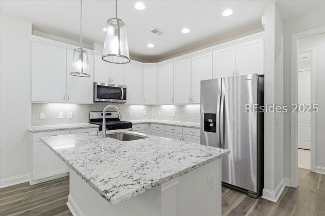 Building Photo - 155 Weekend Ave