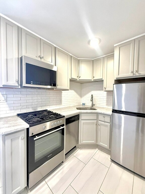 Building Photo - 284 Montvale Ave